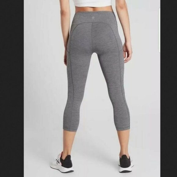 Athleta Ultimate Stash Pocket Capri Size LP *excellent condition* - Picture 2 of 6